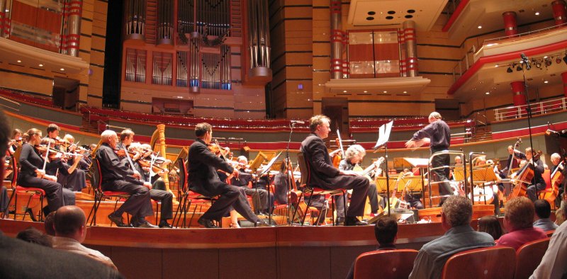 Gordon Giltrap and Sheffield Philharmonic  Orchestra.jpg